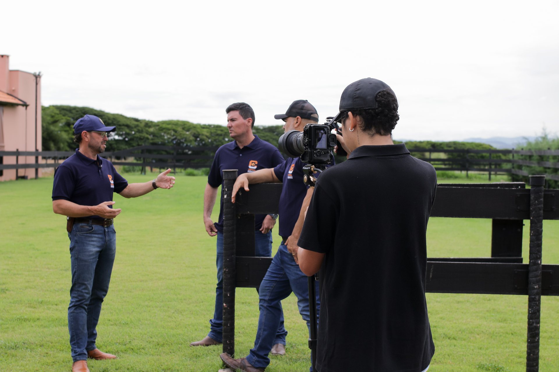 Equipe da Central Remate gravando entrevista