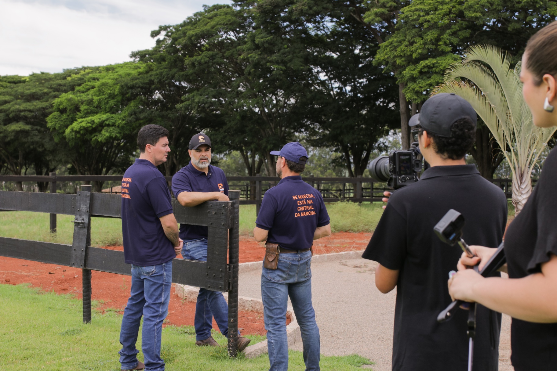 Sócios da Central da Marcha durante gravação